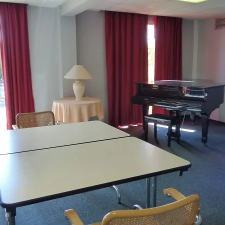 Hotel Brit Confort 3*