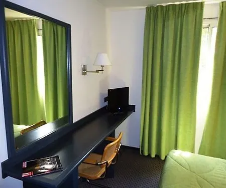 Hotel Brit Confort 3*
